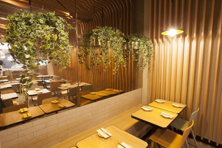 Gami Chicken Chadstone Dining Fitout with Lighting